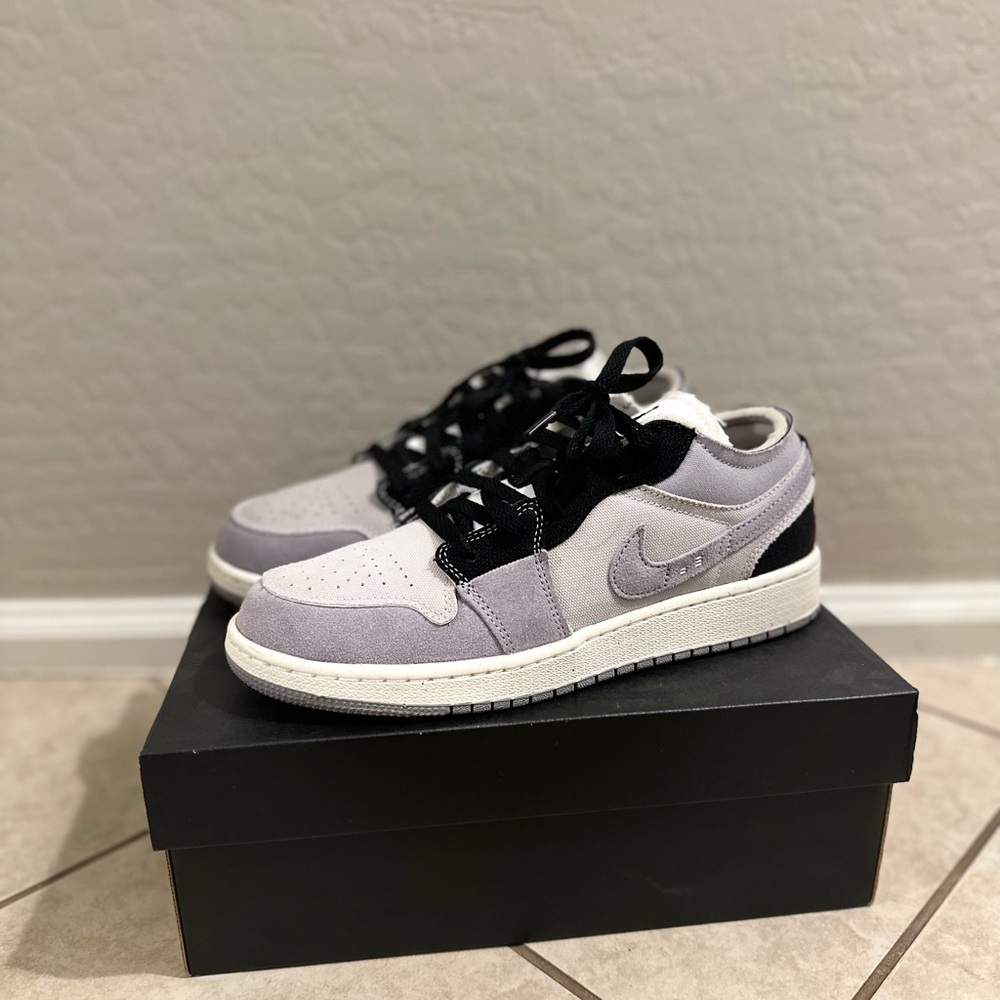 Nike Air Jordans Black and Gray Sneakers Low-Top